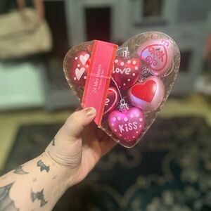 Valentine’s Day Ornaments . 24 mini hearts .